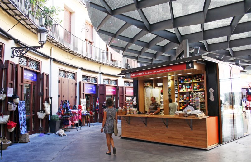 El plan de Ciutat Vella protege por primera vez a 50 comercios históricos