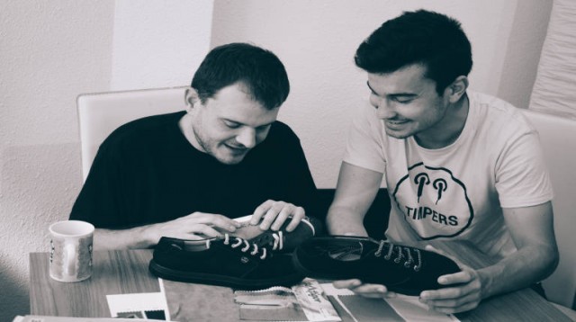 La alicantina Timpers Inspire recibe un premio por el diseño de zapatillas hechas por invidentes