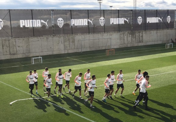 El Valencia se ejercita con la ausencia de Jaume Costa