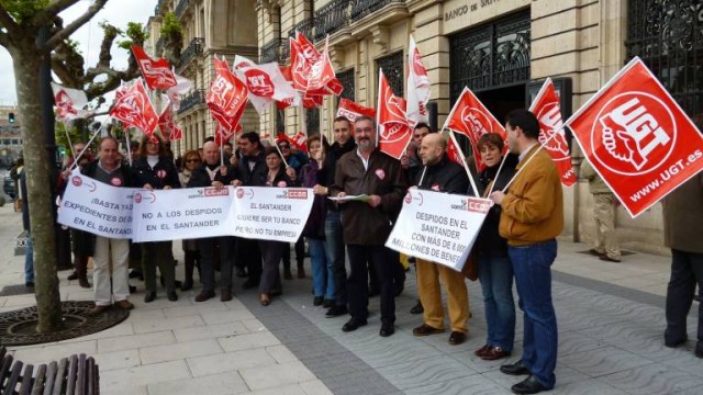 Uno de cada cuatro empleados de banca y seguros espera nuevos recortes de plantilla