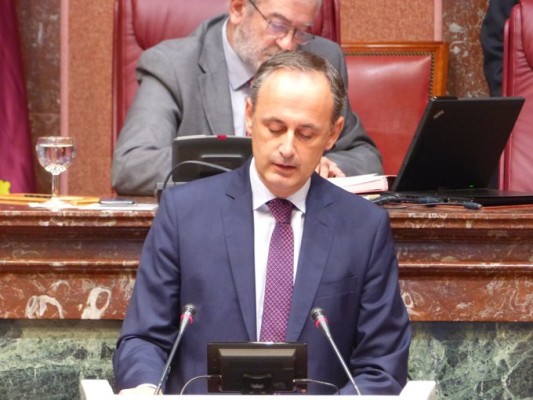 El Gobierno regional supera el 'primer round' y saca adelante el techo de gasto con el apoyo de Vox