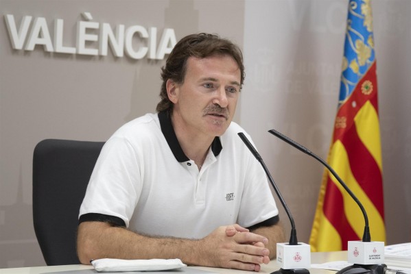 Grezzi declina hablar del secretario del consejo de la EMT y subraya que quieren recuperar el dinero