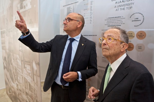 La UA celebra sus 40 años con una exposición para “envolverse y tocar” su pasado, presente y futuro