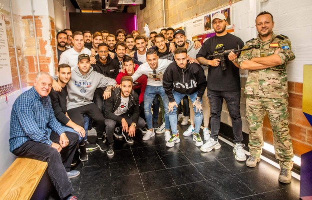 La plantilla del Levante cambia el césped por una actividad de 