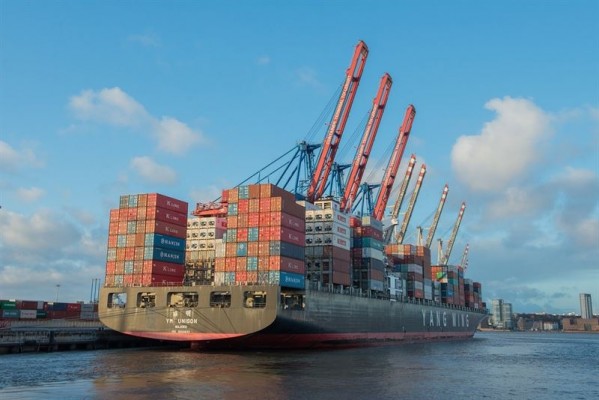 Las exportaciones españolas marcan otro récord en octubre y reducen el déficit comercial al 2,7%