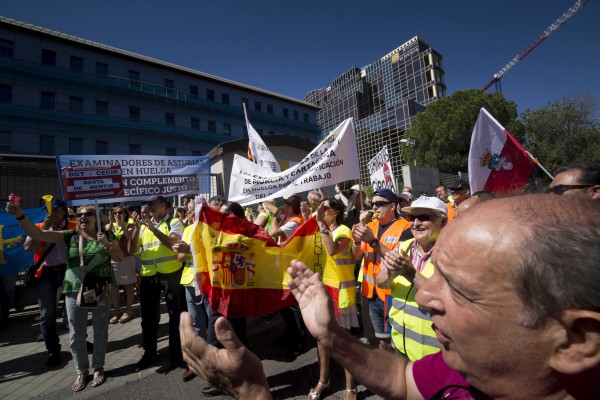 El RACC advierte que más de 130.000 personas no podrán sacarse el carné por la huelga de examinadores