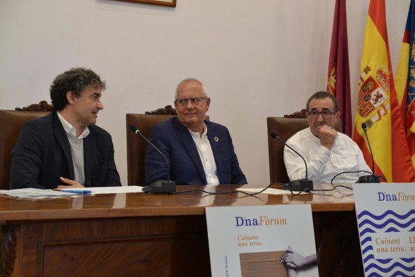 Reflexions al voltant d'una taula