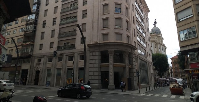 CaixaBank abre en la Gran Vía su primera ‘Store’ en Murcia, una oficina bancaria sin mostradores