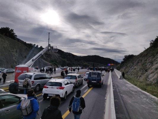 El corte de la AP-7 de Tsunami Democràtic se prolonga horas y deja colas kilométricas en la N-II
