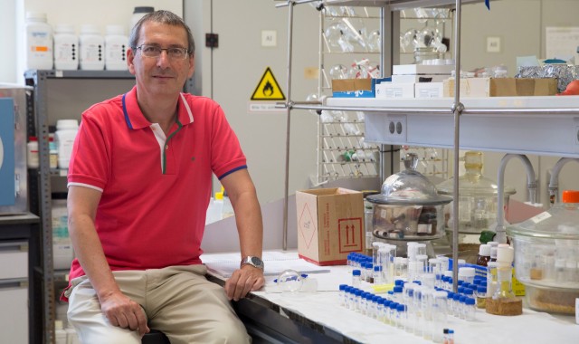 El Colegio de Químicos de la Comunitat Valenciana galardona al profesor de la UJI Santiago Luis