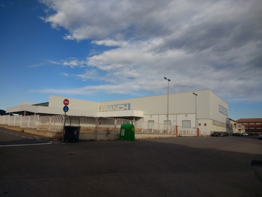 Betxí avalará 79 unifamiliares en la vieja nave de frutas Franch para poder ampliar el cementerio