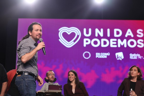 Iglesias tiende la mano a Sánchez para un Gobierno de coalición que frene a la extrema derecha