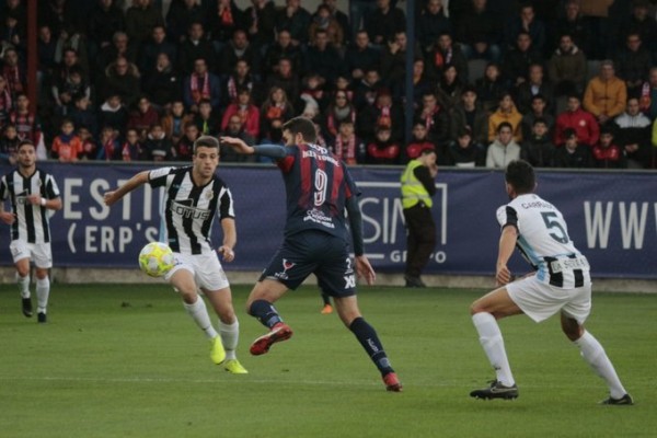 El Yeclano sigue quinto tras hacerle un roto al Linense con tres goles en un cuarto de hora (3-0)