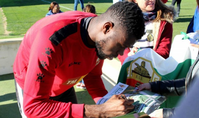 El exfranjiverde Uzoho la lía en las redes sociales a cuenta de la derrota del Dépor a manos del Elche