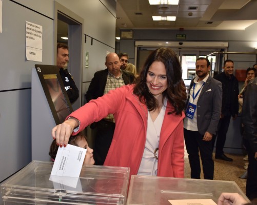 Hoyo (PP) invita a emitir un voto 