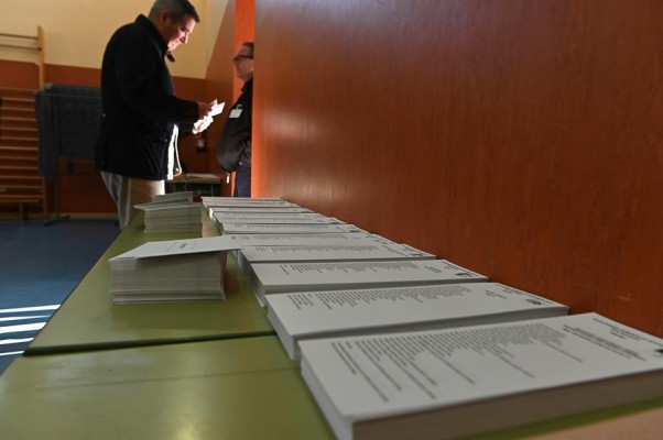Abren sus puertas los colegios electorales de la Comunitat Valenciana