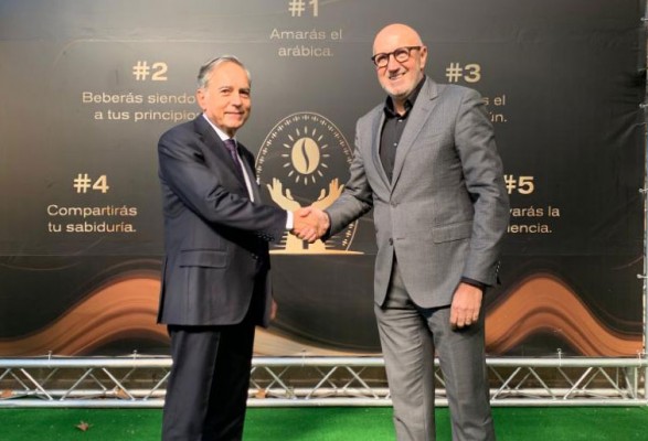 AMC y Postres Reina crean una joint venture para abrir nuevos negocios vinculados al café
