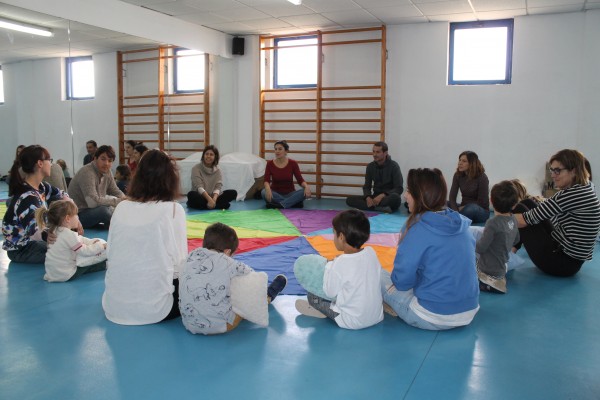 Benicàssim impulsa unos talleres para ayudar en las relaciones entre familias 
