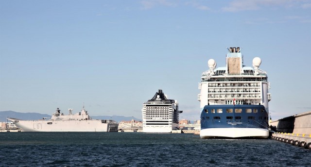 Cinco cruceros hacen escala en València con 11.000 personas a bordo