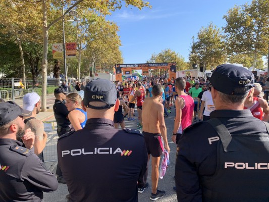 Nueve corredores en estudio de sanción por ceder su dorsal ilegalmente y más de 60 expulsados en el Medio Maratón Valencia