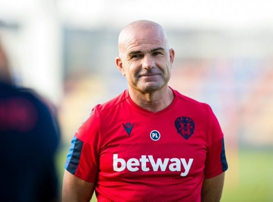 Paco López: “Espero un Athletic intenso y con ritmo alto”
