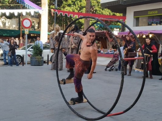 Cartagena regresa al medievo con miles de personas en la calle y quejas vecinales 