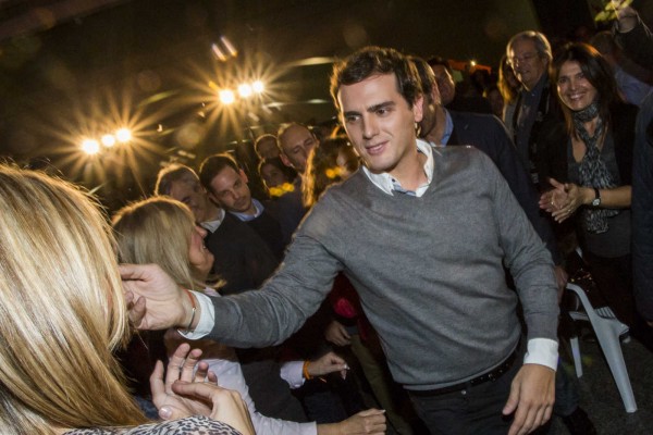 Rivera ofrece la abstención de C's para que gobierne el PP y pide al PSOE que haga lo mismo