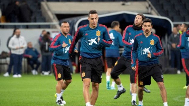 Gayà y Rodrigo, en una lista sin Parejo