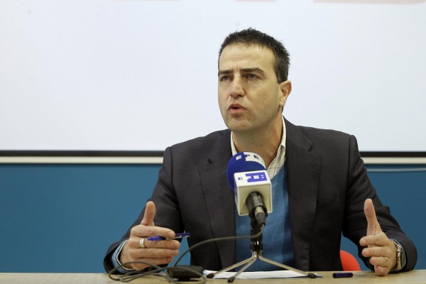 Gorka Maneiro desenmascara a los nacionalismos en una master class en Murcia