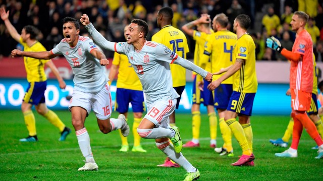 Parejo, Rodrigo y Gayà esperan la llamada de Robert Moreno