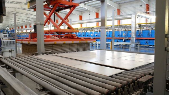La producción cerámica cae por encima del 10% en septiembre y pierde parte de lo ganado en agosto