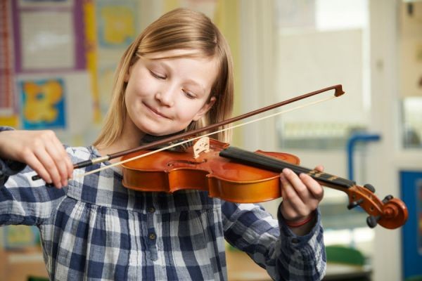 Tocar un instrumento musical mejora la conectividad audio-motora en el cerebro