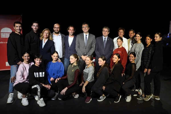 Rubén Olmo debuta en Murcia al frente del Ballet Nacional de España con una 'Electra'  original y contemporánea