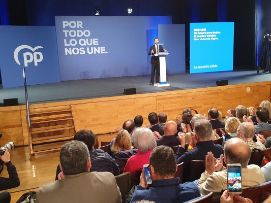 Casado anuncia que Ana Pastor será ministra de nuevo si gobierna como fue con Aznar y Rajoy