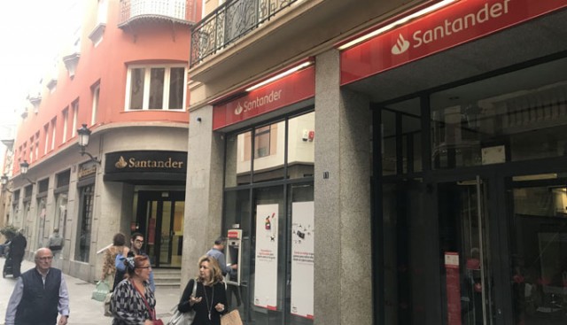 El Santander continúa su 'dieta' y cierra nueve oficinas más en la Región 