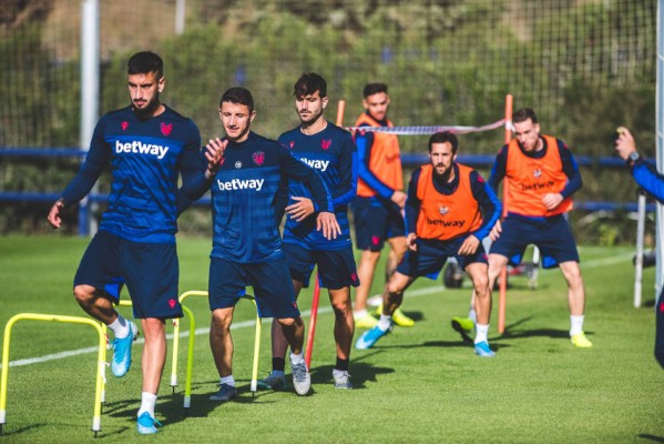 Rochina, ausente en la vuelta al trabajo del Levante por precaución
