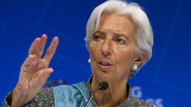 Lagarde 'pasa' de hablar de política monetaria en su estreno público como presidenta del BCE