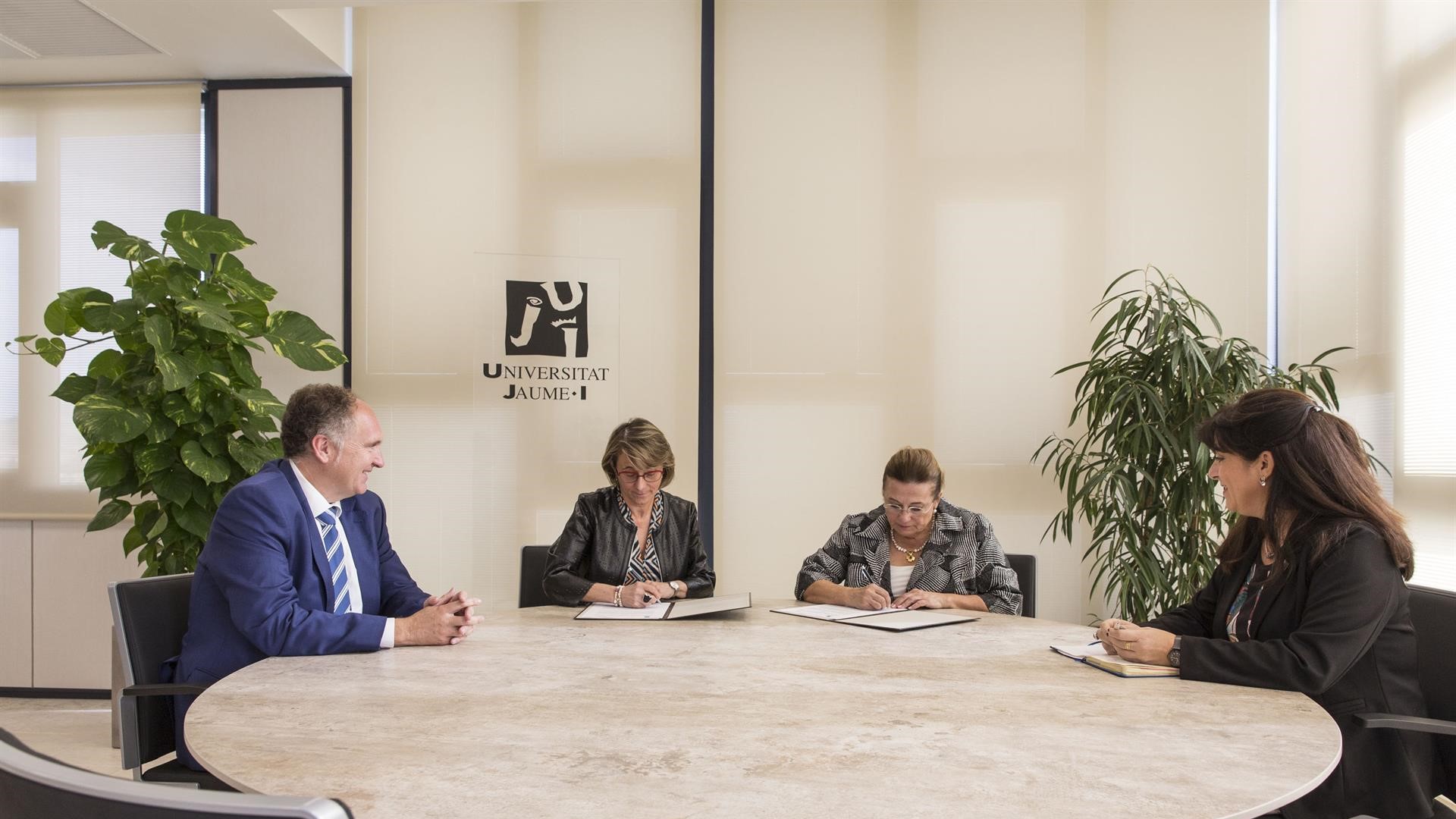 La UJI y la Cámara de Comercio firman un acuerdo para fortalecer las acciones conjuntas