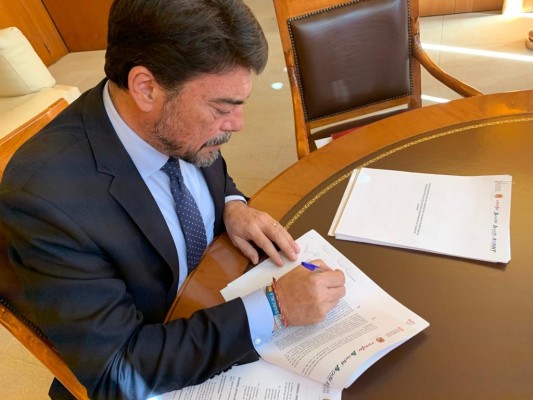Alicante firma la adenda sobre el suelo de Renfe tras la confirmación de las inversiones pactadas 