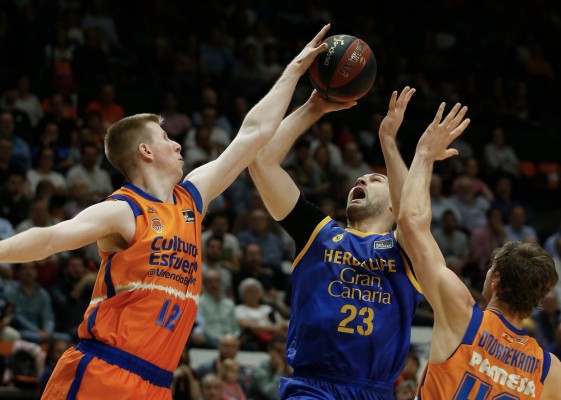 La victoria se le escurre a Valencia Basket en la prórroga
