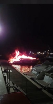 Un incendio en un barco obliga a activar el Plan de Emergencia Exterior del Puerto de Valencia