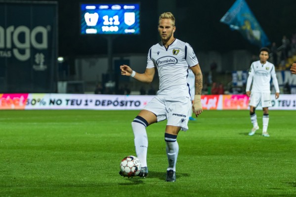 Racic participa en el empate del FC Famalicao