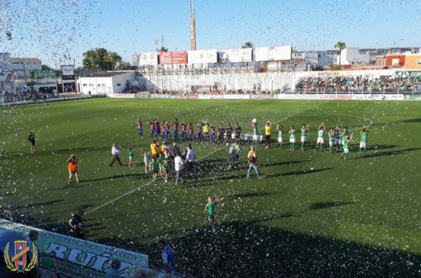 Un doblete de Tonete sitúa quinto al Yeclano