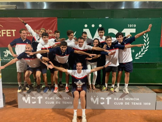 La ley del gran campeón: 34 de 50 títulos 