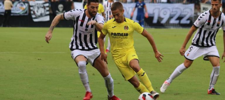 El Castellón busca una victoria frente al Atlético Levante que le mantenga en la zona alta
