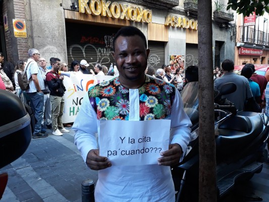 El Defensor del Pueblo urge a revisar la aplicación de cita para trámites de extranjería en Alicante y Valencia