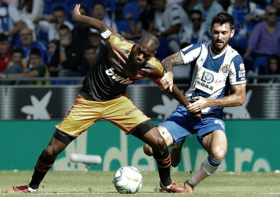 El salto de Kondogbia en el penalti en contra es el reflejo de cómo sale el Valencia a los partidos
