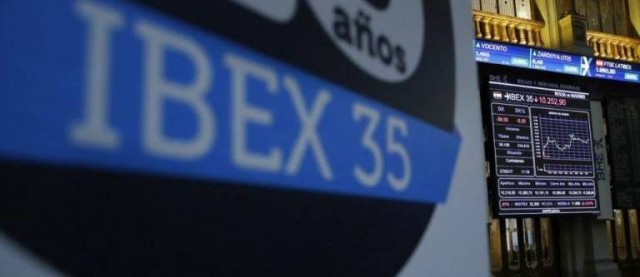 El Ibex 35 pierde un 1,1% en la semana, pero retoma los 9.300 puntos en el último momento