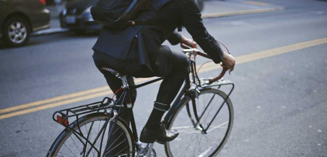 Las personas que van en bicicleta al trabajo tienen menos riesgo de sufrir estrés