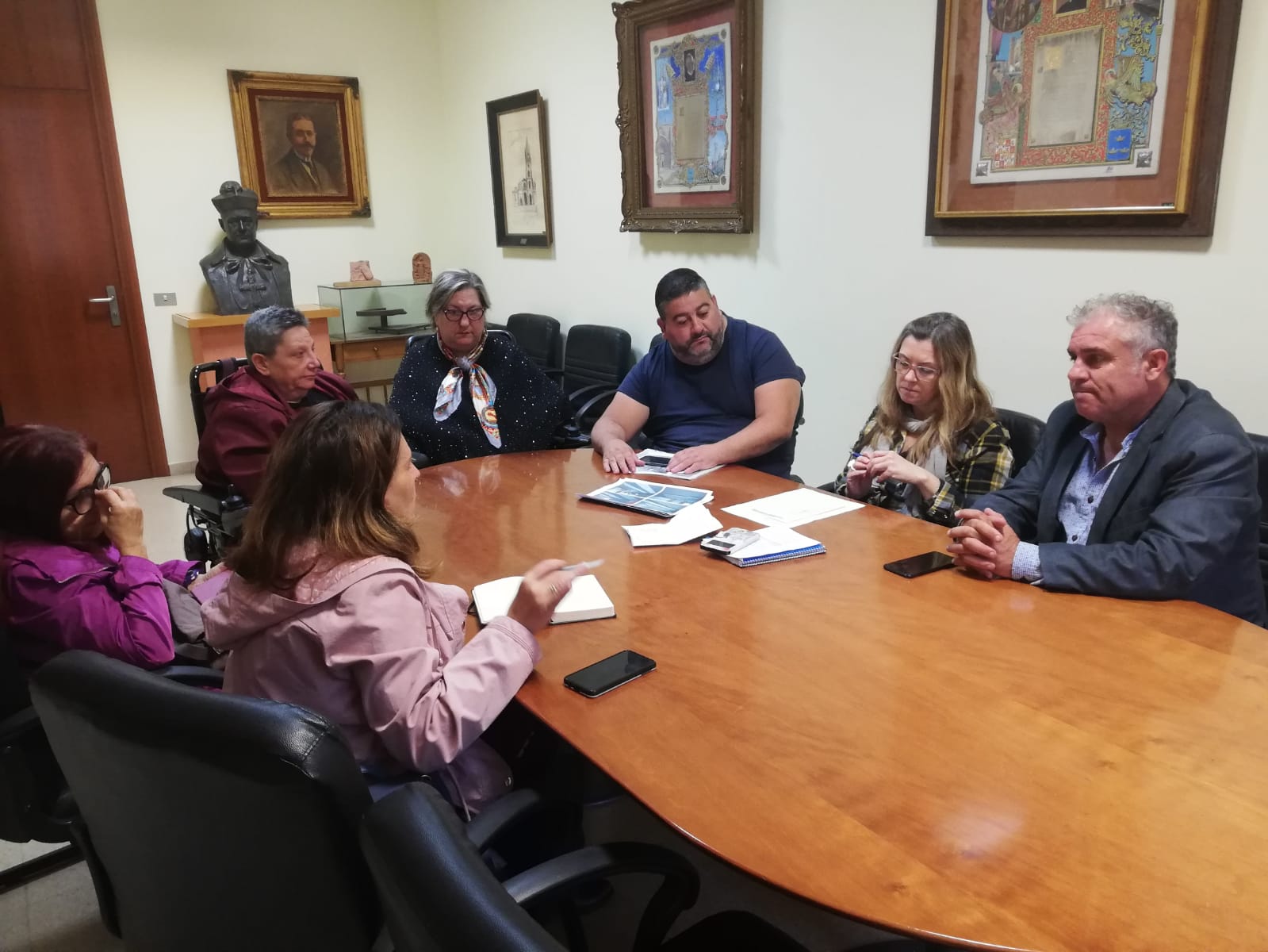 Borriana acuerda con las entidades de personas con discapacidad las obras de los itinerarios accesibles